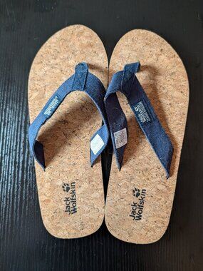 Flip flops with cork footbed by Jack Wolfskin